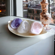 Afbeelding in Gallery-weergave laden, Gouden Driehoek op schelpen schaal 1 | BraShiDa Gallery