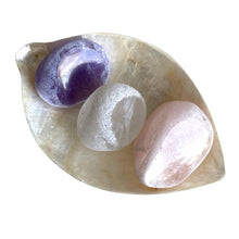 Afbeelding in Gallery-weergave laden, Gouden Driehoek op schelpen schaal 3 | BraShiDa Gallery