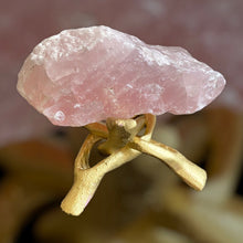 Afbeelding in Gallery-weergave laden, Rozenkwarts op standaard - BraShiDa | Stone Gallery