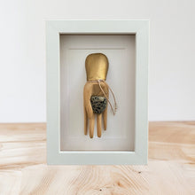 Load image into Gallery viewer, Elegante hand met dalmatier jaspis in lijst - BraShiDa Gallery | Art from Mother Nature
