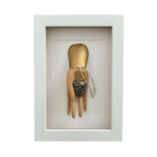 Load image into Gallery viewer, Elegante hand met dalmatier jaspis in lijst - BraShiDa Gallery | Art from Mother Nature
