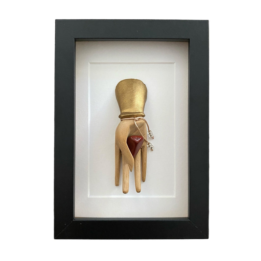 Elegante hand met Jaspis in lijst - BraShiDa Gallery | Art from Mother Nature