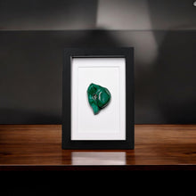 Load image into Gallery viewer, Malachiet in lijst - BraShiDa Gallery | Art from Mother Nature

