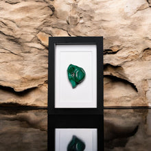 Load image into Gallery viewer, Malachiet in lijst - BraShiDa Gallery | Art from Mother Nature
