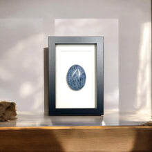 Load image into Gallery viewer, Sodaliet in lijst - BraShiDa Gallery | Art from Mother Nature
