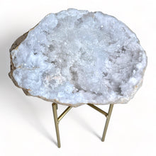 Afbeelding in Gallery-weergave laden, Bergkristal geode liggend - BraShiDa | Stone Gallery
