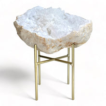 Afbeelding in Gallery-weergave laden, Bergkristal geode liggend - BraShiDa | Stone Gallery
