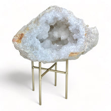 Afbeelding in Gallery-weergave laden, Bergkristal geode paar op gouden standaard - BraShiDa | Stone Gallery
