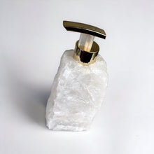 Afbeelding in Gallery-weergave laden, Bergkristal zeepdispenser - BraShiDa Gallery | Art from Mother Nature
