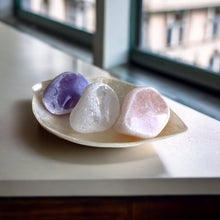 Load image into Gallery viewer, Gouden Driehoek op schelpen schaal Ema eggs | BraShiDa Gallery
