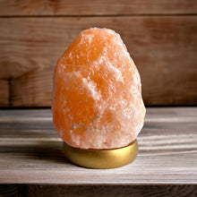 Load image into Gallery viewer, Himalaya zoutlampen op gouden voet - BraShiDa Gallery | decoratieve edelstenen en mineralen
