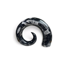 Afbeelding in Gallery-weergave laden, Orthoceras hoorn - BraShiDa | Stone Gallery
