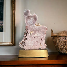Load image into Gallery viewer, Roze Amethist op standaard - BraShiDa | Stone Gallery
