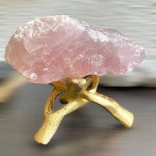 Load image into Gallery viewer, Rozenkwarts op standaard - BraShiDa | Stone Gallery
