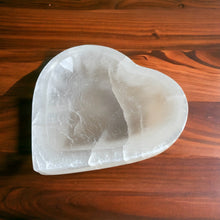 Afbeelding in Gallery-weergave laden, Seleniet schaal hart - BraShiDa | Stone Gallery
