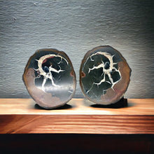 Load image into Gallery viewer, Septarie dragonstone | 02 - BraShiDa Gallery | Art from Mother Nature
